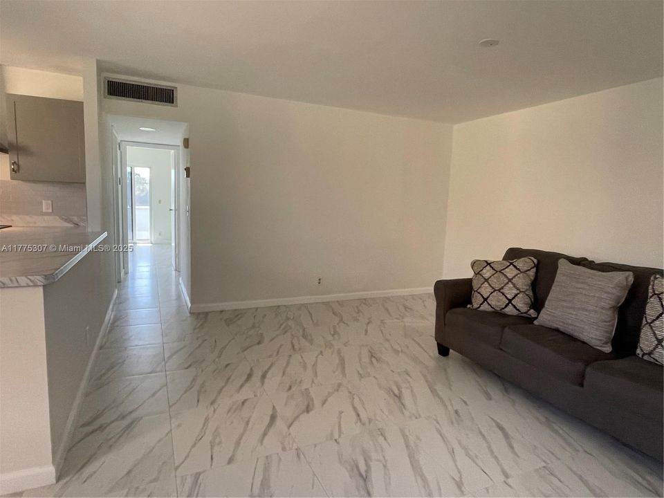 Active With Contract: $75,000 (2 beds, 2 baths, 880 Square Feet)