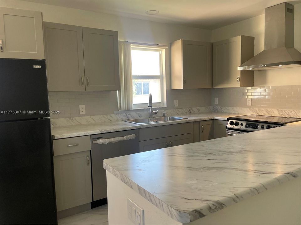 Active With Contract: $75,000 (2 beds, 2 baths, 880 Square Feet)