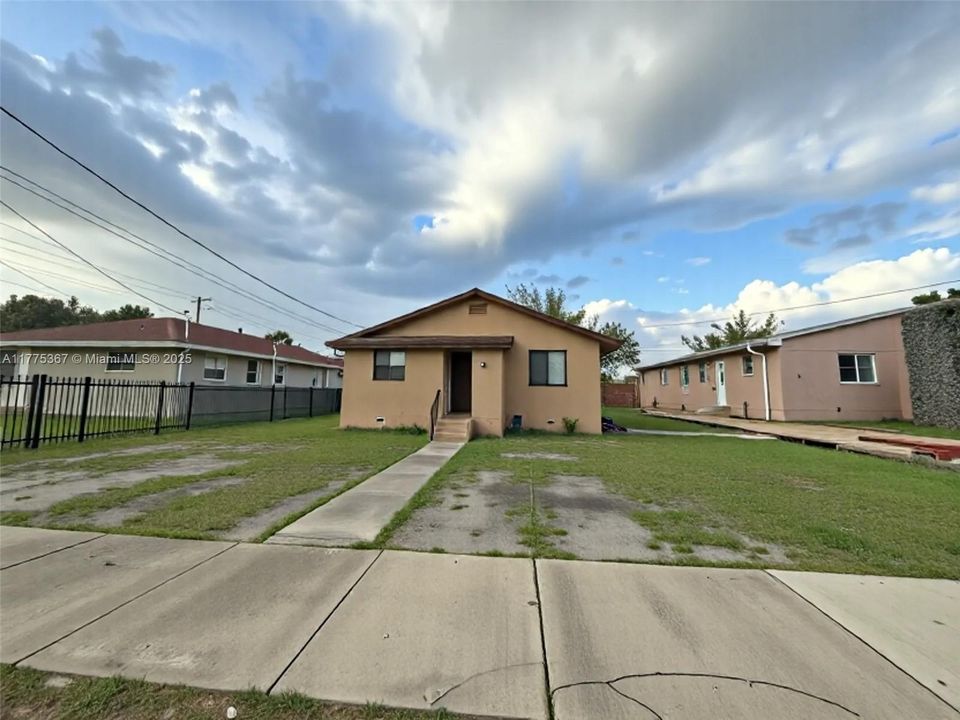 Под контрактом: $515,000 (0 спален, 0 ванн, 1248 Квадратных фут)