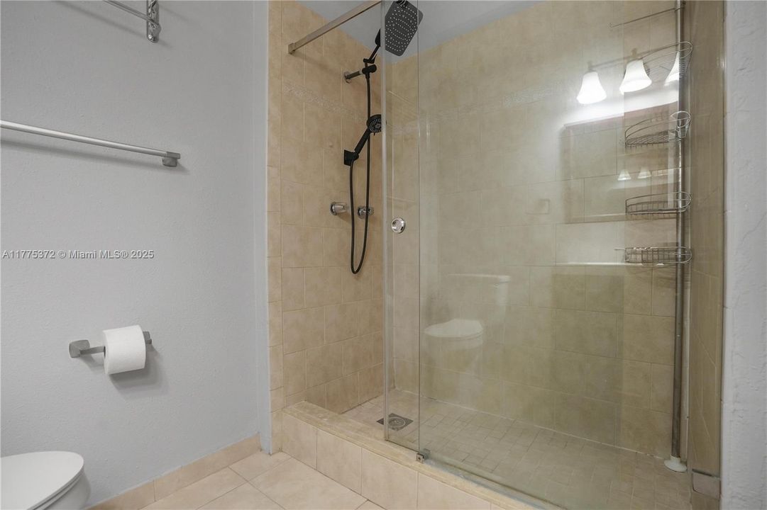 Recently Rented: $2,200 (2 beds, 2 baths, 854 Square Feet)