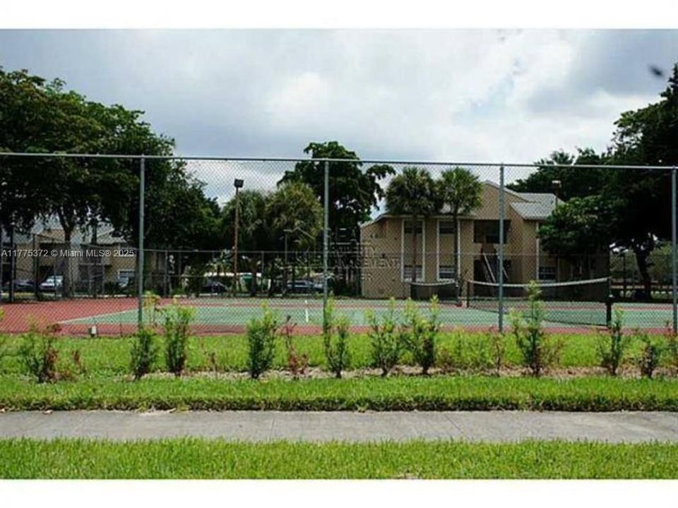 Recently Rented: $2,200 (2 beds, 2 baths, 854 Square Feet)