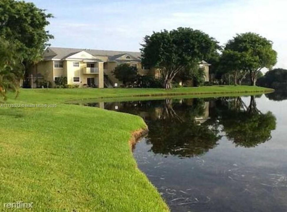 Recently Rented: $2,200 (2 beds, 2 baths, 854 Square Feet)