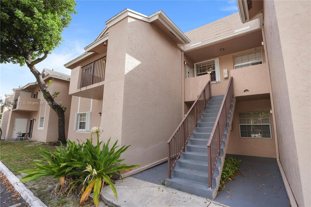 Recently Rented: $2,200 (2 beds, 2 baths, 854 Square Feet)