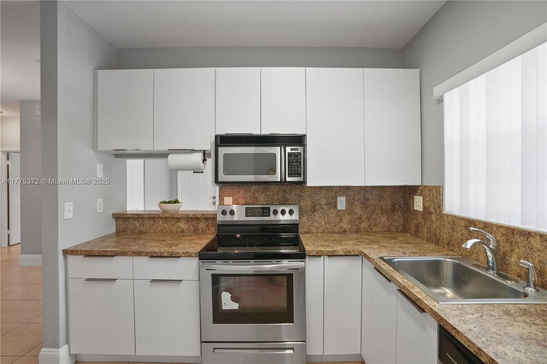 Recently Rented: $2,200 (2 beds, 2 baths, 854 Square Feet)