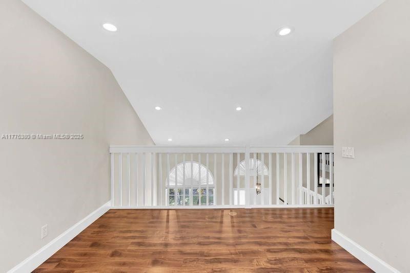 Vendido Recientemente: $750,000 (3 camas, 2 baños, 2223 Pies cuadrados)