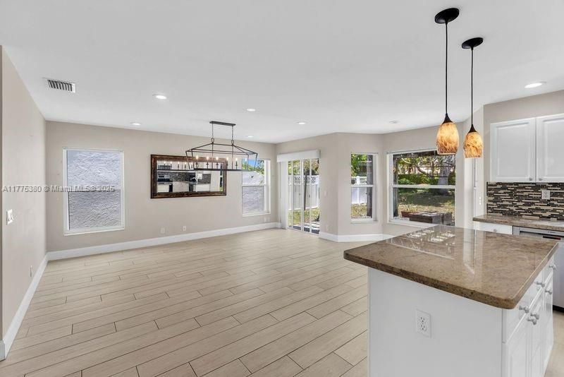 Vendido Recientemente: $750,000 (3 camas, 2 baños, 2223 Pies cuadrados)