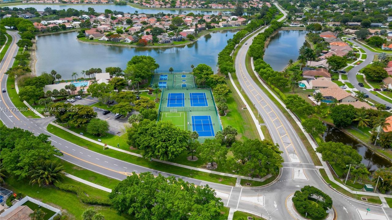 Vendido Recientemente: $750,000 (3 camas, 2 baños, 2223 Pies cuadrados)