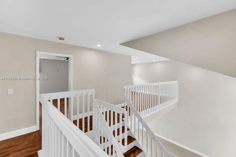 Vendido Recientemente: $750,000 (3 camas, 2 baños, 2223 Pies cuadrados)