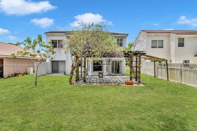 Vendido Recientemente: $750,000 (3 camas, 2 baños, 2223 Pies cuadrados)