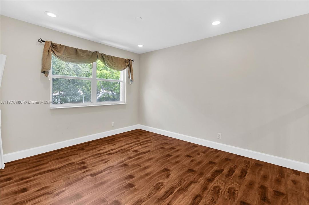 Vendido Recientemente: $750,000 (3 camas, 2 baños, 2223 Pies cuadrados)