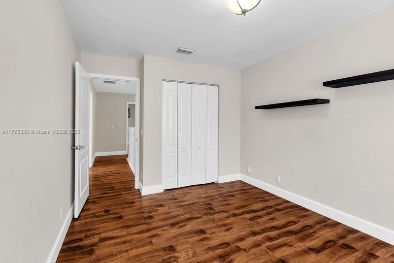 Vendido Recientemente: $750,000 (3 camas, 2 baños, 2223 Pies cuadrados)