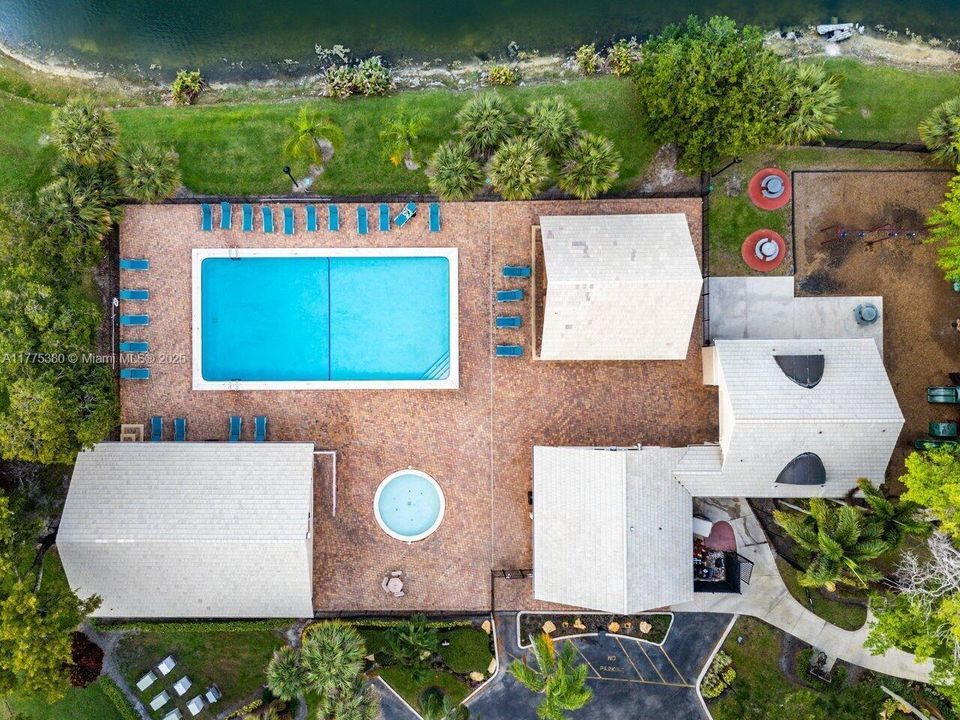 Vendido Recientemente: $750,000 (3 camas, 2 baños, 2223 Pies cuadrados)