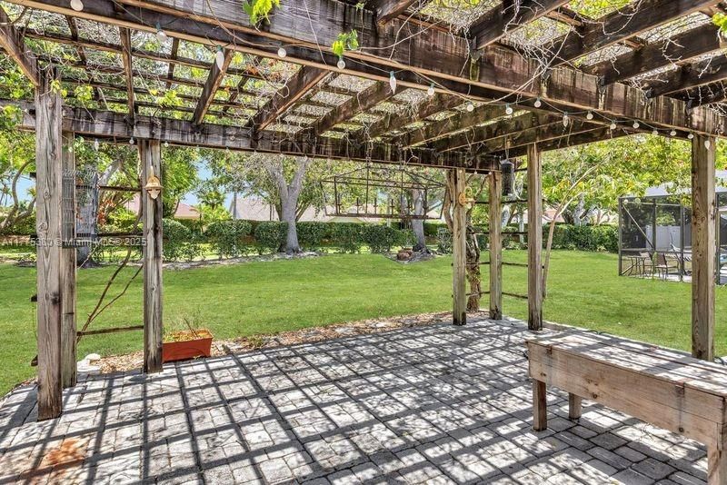 Vendido Recientemente: $750,000 (3 camas, 2 baños, 2223 Pies cuadrados)