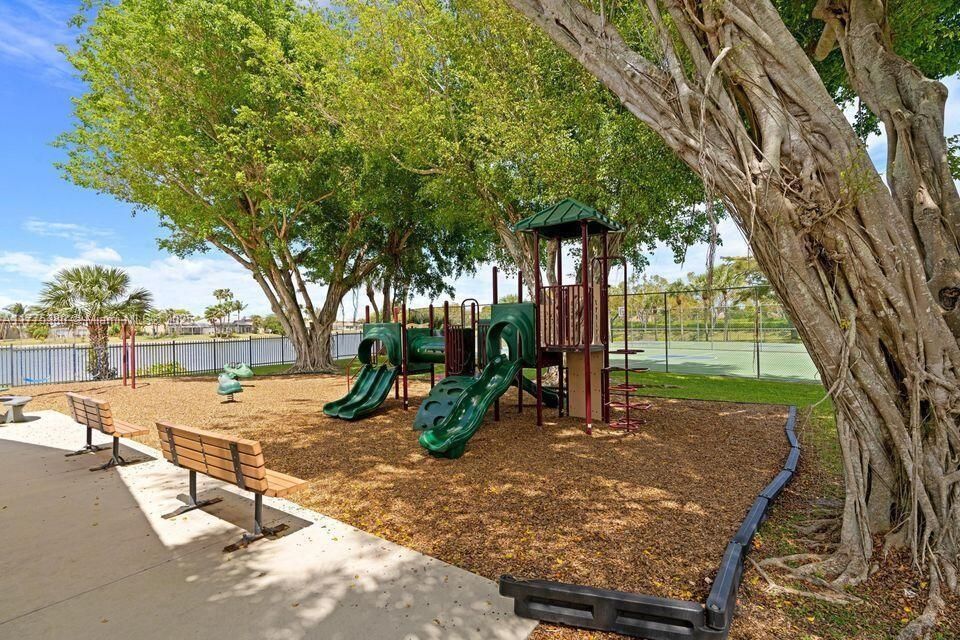 Vendido Recientemente: $750,000 (3 camas, 2 baños, 2223 Pies cuadrados)