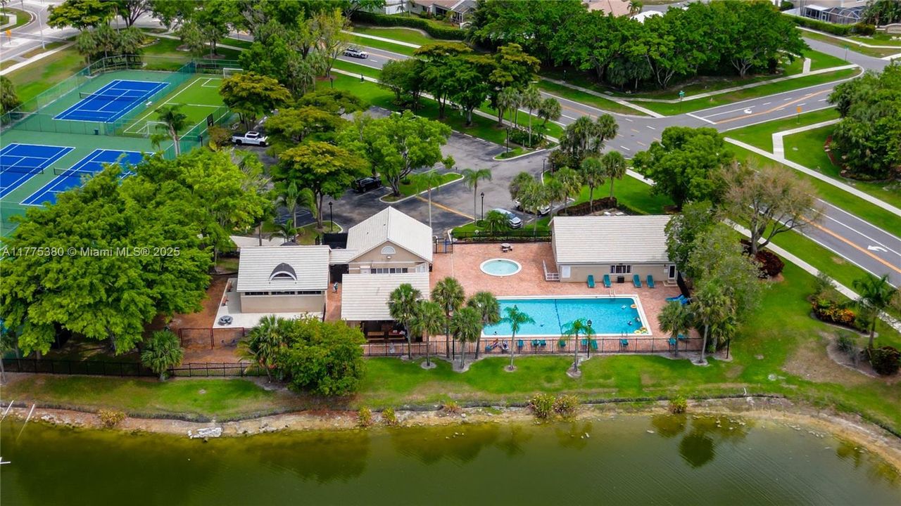 Vendido Recientemente: $750,000 (3 camas, 2 baños, 2223 Pies cuadrados)