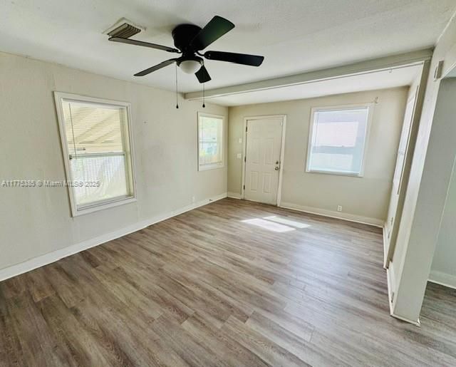 Недавно продано: $140,000 (2 спален, 1 ванн, 836 Квадратных фут)