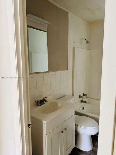 Недавно продано: $140,000 (2 спален, 1 ванн, 836 Квадратных фут)