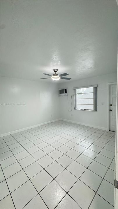 最近租的: $1,900 (1 贝兹, 1 浴室, 635 平方英尺)