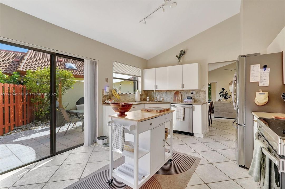 Recently Sold: $564,900 (3 beds, 2 baths, 1416 Square Feet)