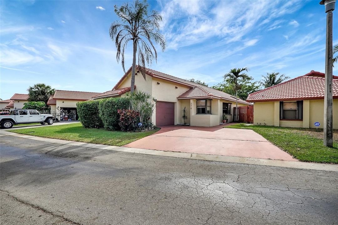 Recently Sold: $564,900 (3 beds, 2 baths, 1416 Square Feet)