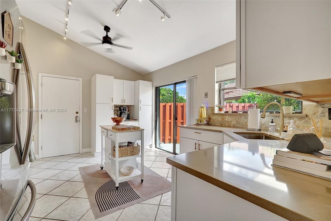 Recently Sold: $564,900 (3 beds, 2 baths, 1416 Square Feet)