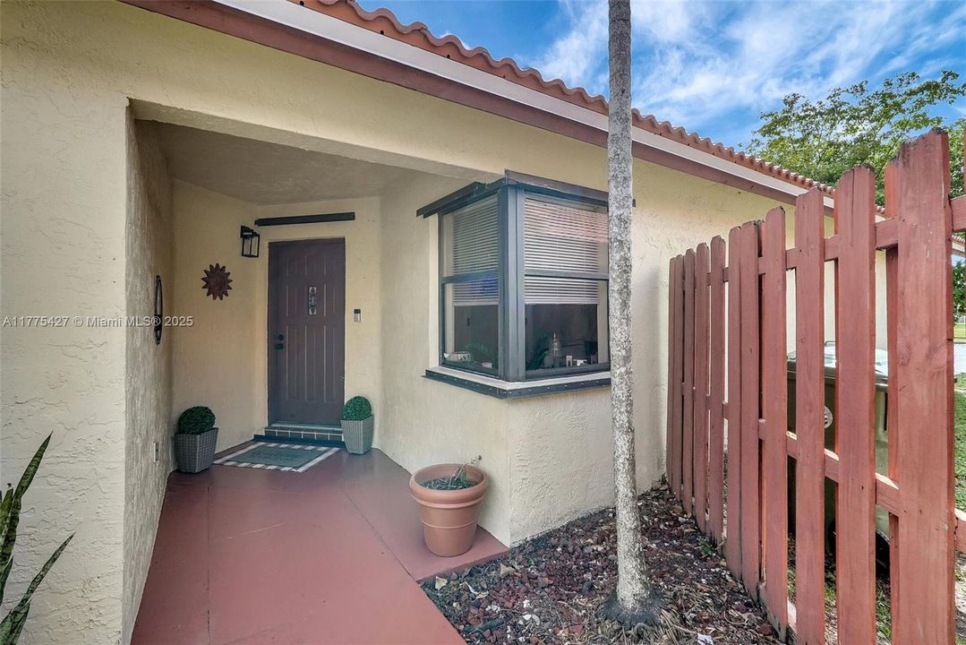 Recently Sold: $564,900 (3 beds, 2 baths, 1416 Square Feet)