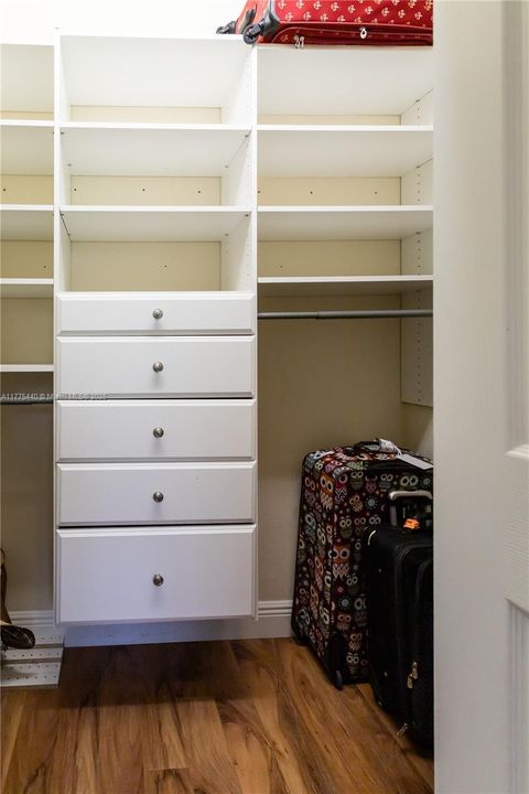 For Sale: $869,899 (3 beds, 2 baths, 2462 Square Feet)