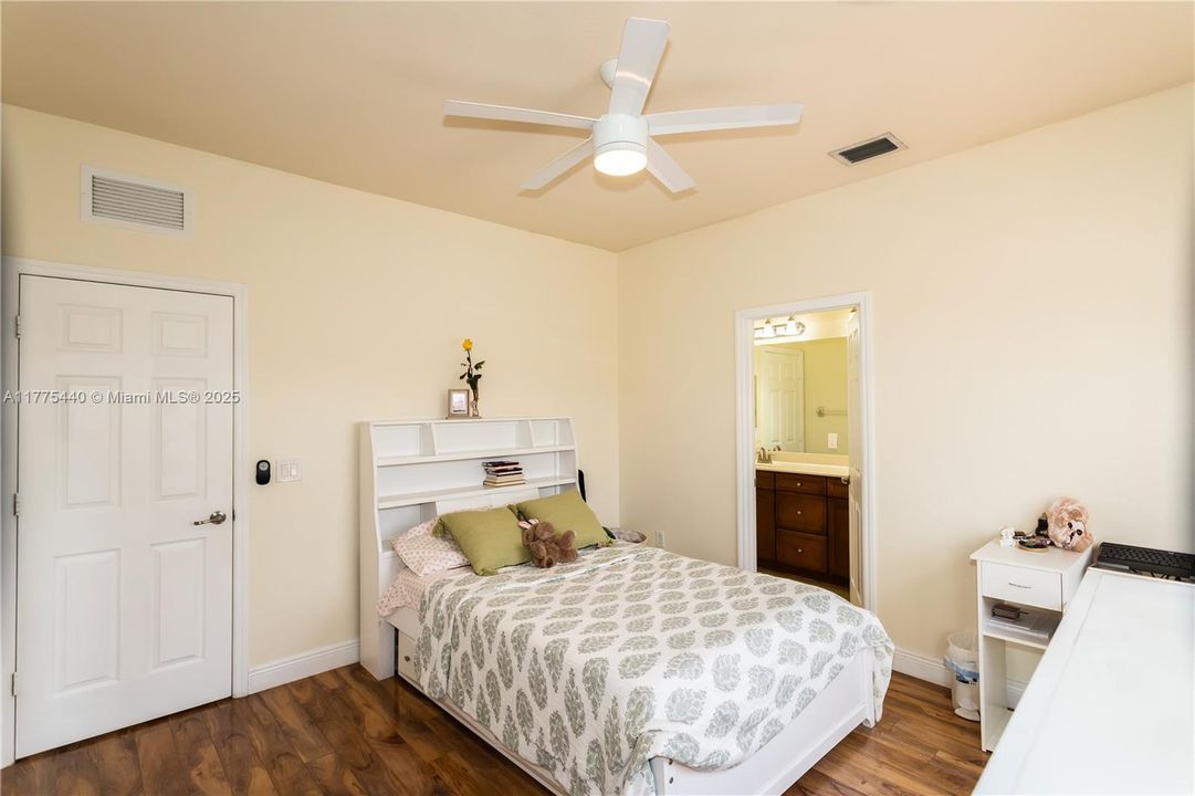 For Sale: $869,899 (3 beds, 2 baths, 2462 Square Feet)