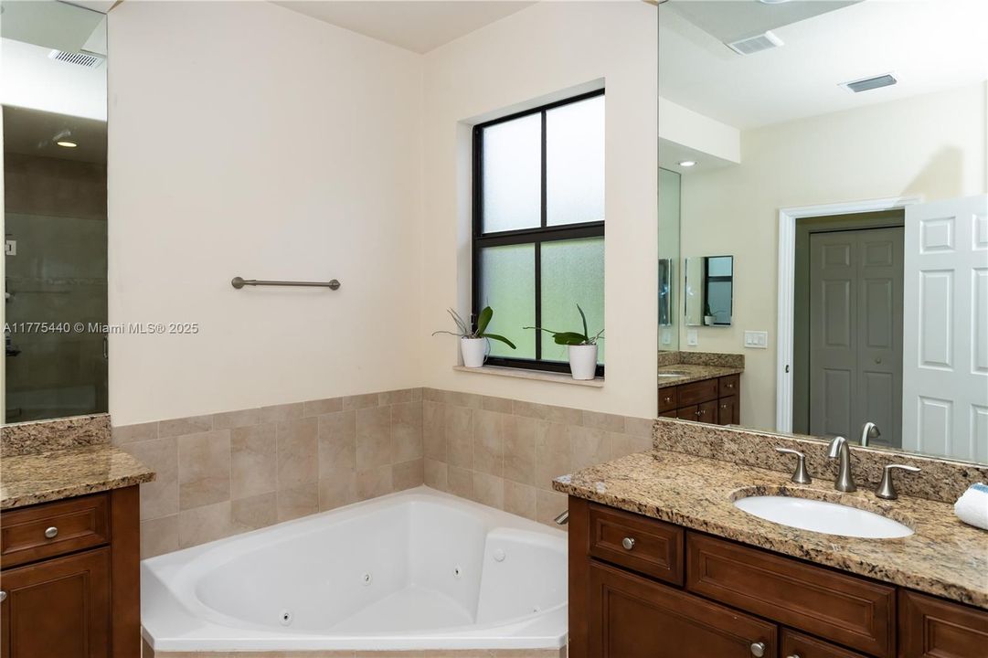 For Sale: $869,899 (3 beds, 2 baths, 2462 Square Feet)