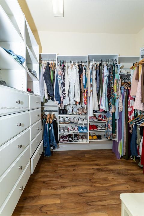 For Sale: $869,899 (3 beds, 2 baths, 2462 Square Feet)