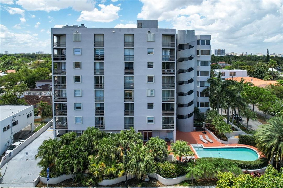 Recently Sold: $380,000 (1 beds, 1 baths, 857 Square Feet)