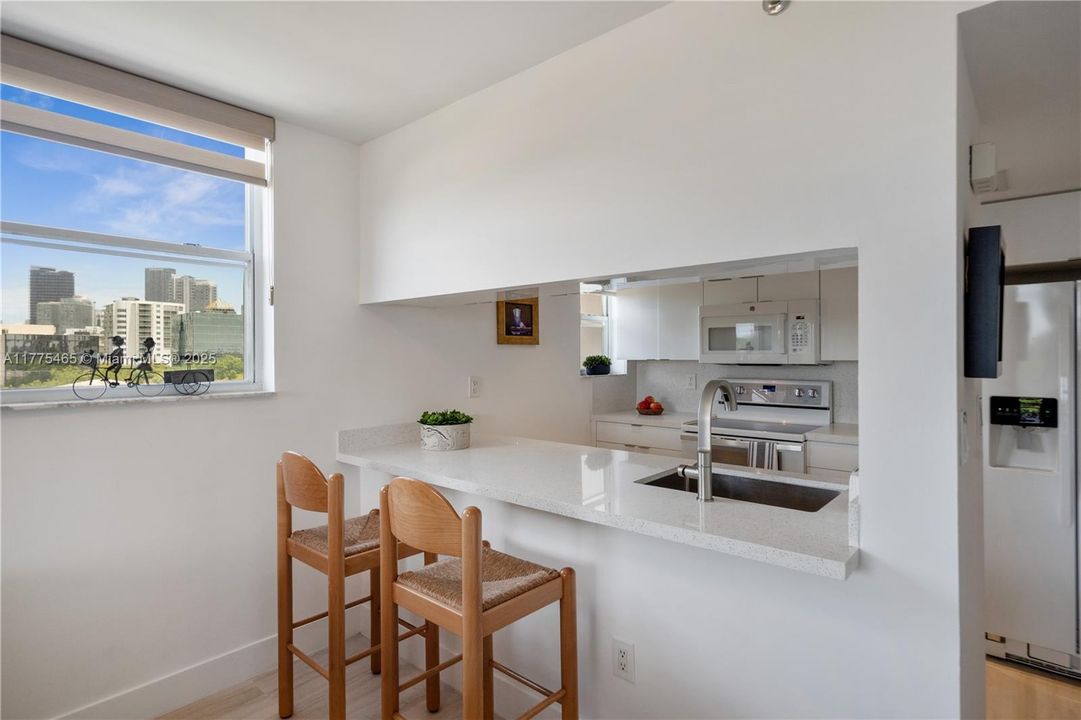 Recently Sold: $380,000 (1 beds, 1 baths, 857 Square Feet)