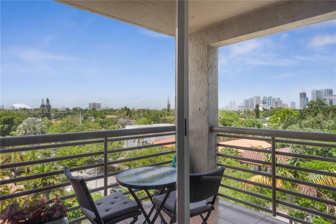 Recently Sold: $380,000 (1 beds, 1 baths, 857 Square Feet)