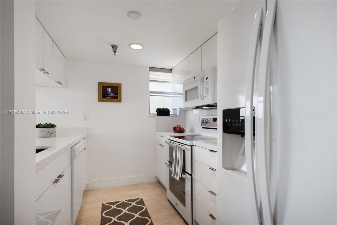 Recently Sold: $380,000 (1 beds, 1 baths, 857 Square Feet)