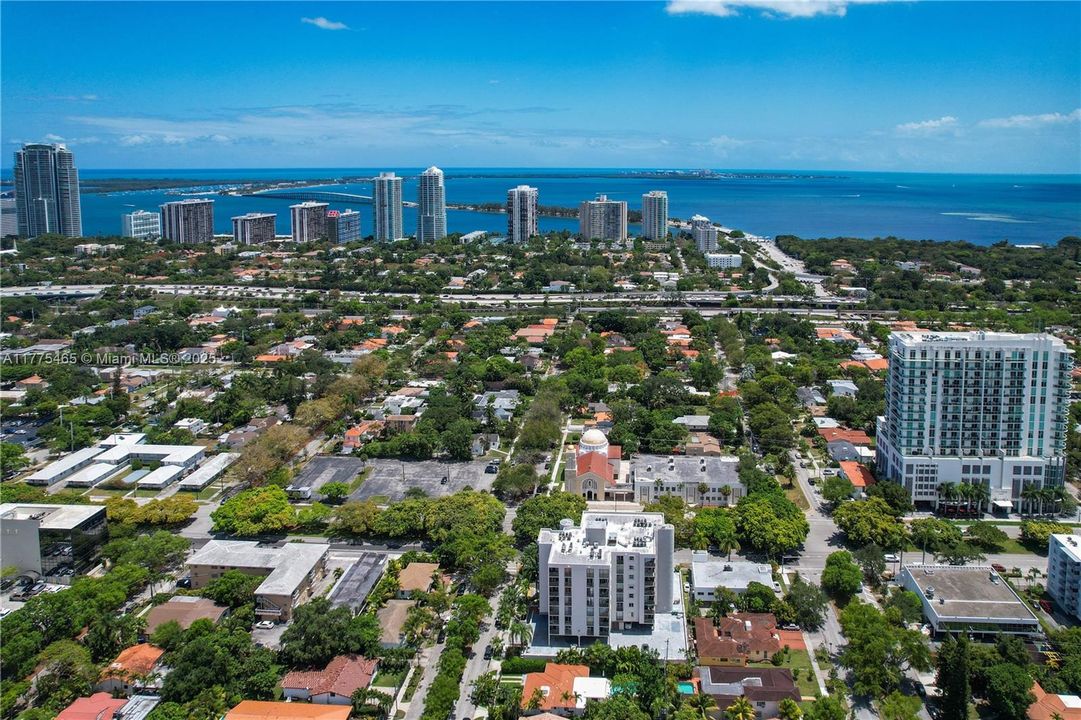 Recently Sold: $380,000 (1 beds, 1 baths, 857 Square Feet)