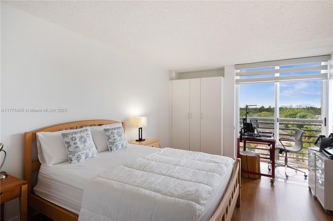 Recently Sold: $380,000 (1 beds, 1 baths, 857 Square Feet)