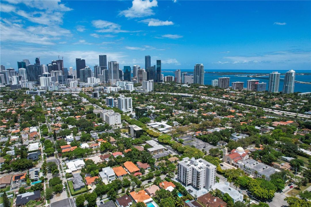 Recently Sold: $380,000 (1 beds, 1 baths, 857 Square Feet)