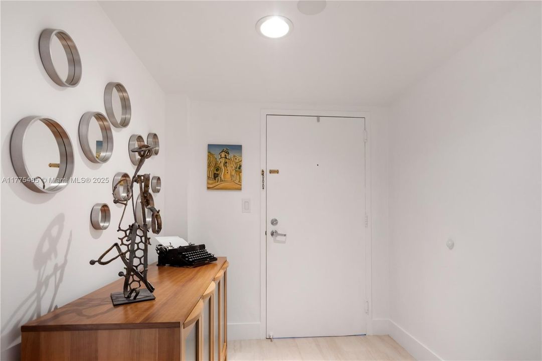 Recently Sold: $380,000 (1 beds, 1 baths, 857 Square Feet)