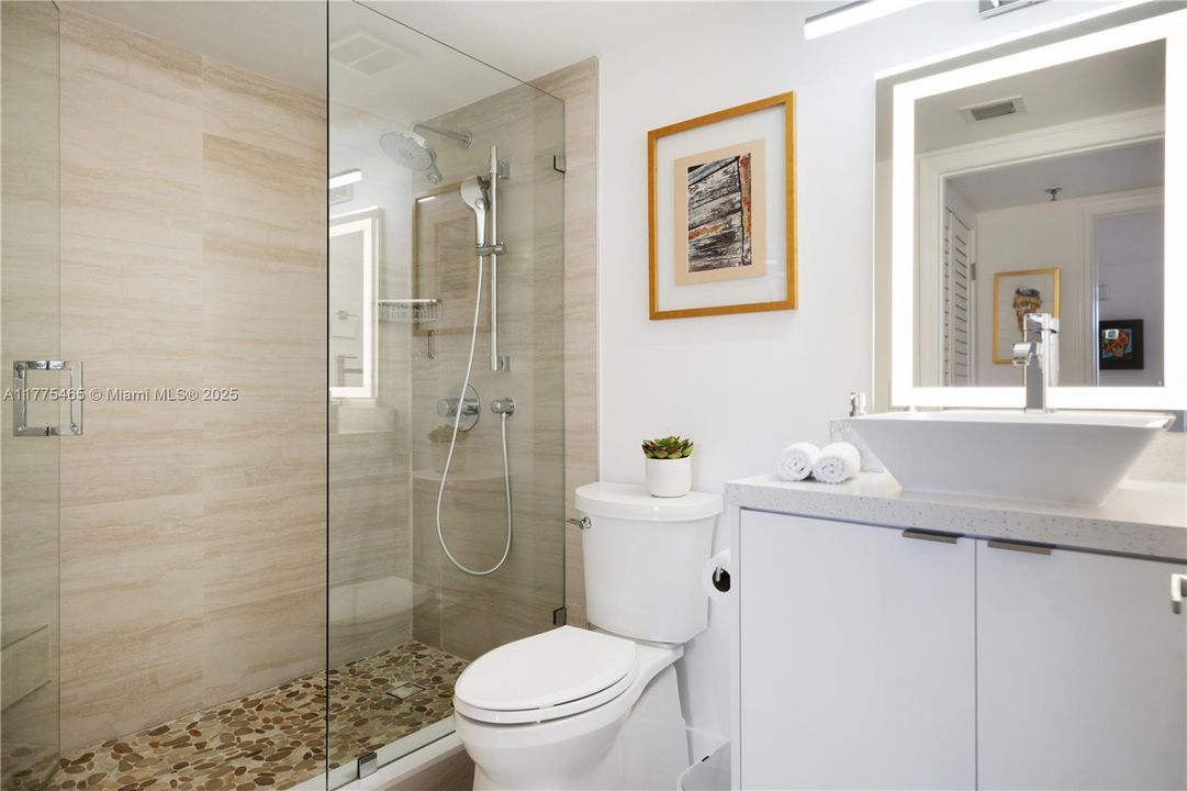 Recently Sold: $380,000 (1 beds, 1 baths, 857 Square Feet)