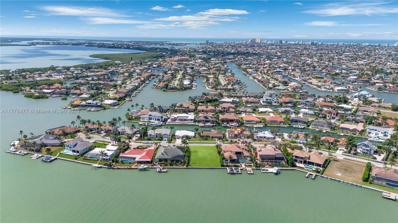 待售: $3,100,000 (0.34 acres)