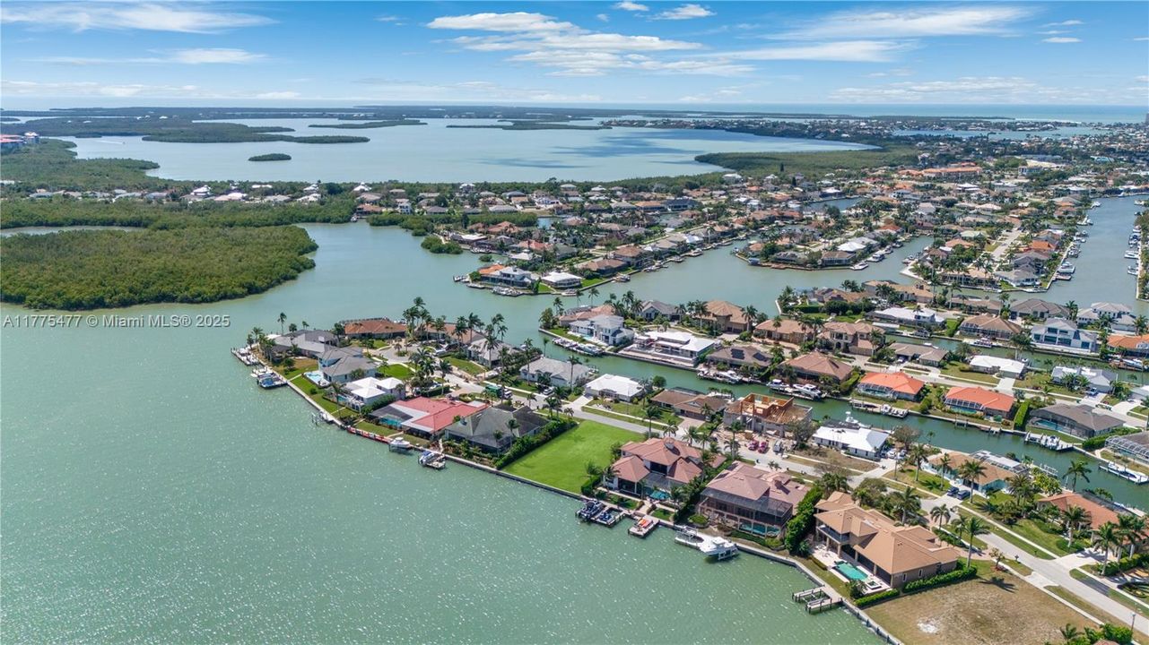 待售: $3,100,000 (0.34 acres)