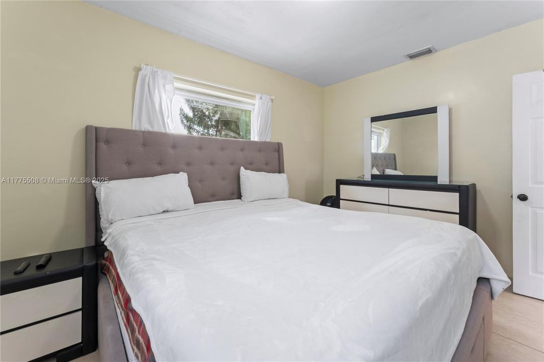 Recently Sold: $495,000 (4 beds, 2 baths, 875 Square Feet)