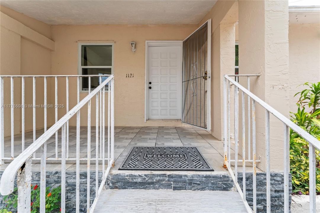 Recently Sold: $495,000 (4 beds, 2 baths, 875 Square Feet)