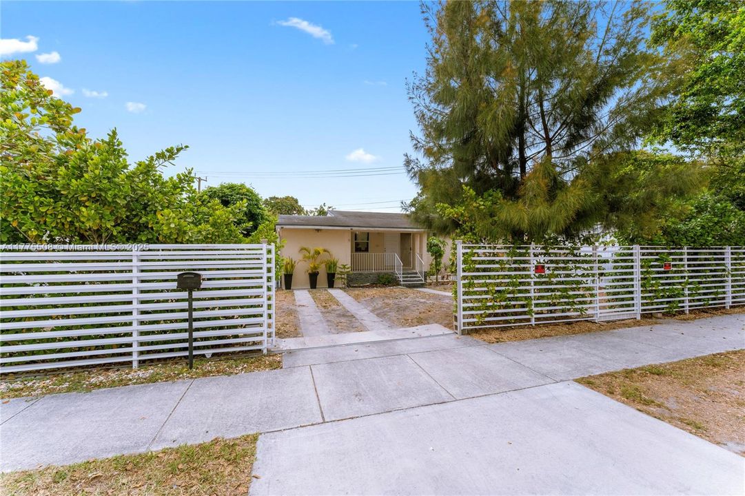 Recently Sold: $495,000 (4 beds, 2 baths, 875 Square Feet)