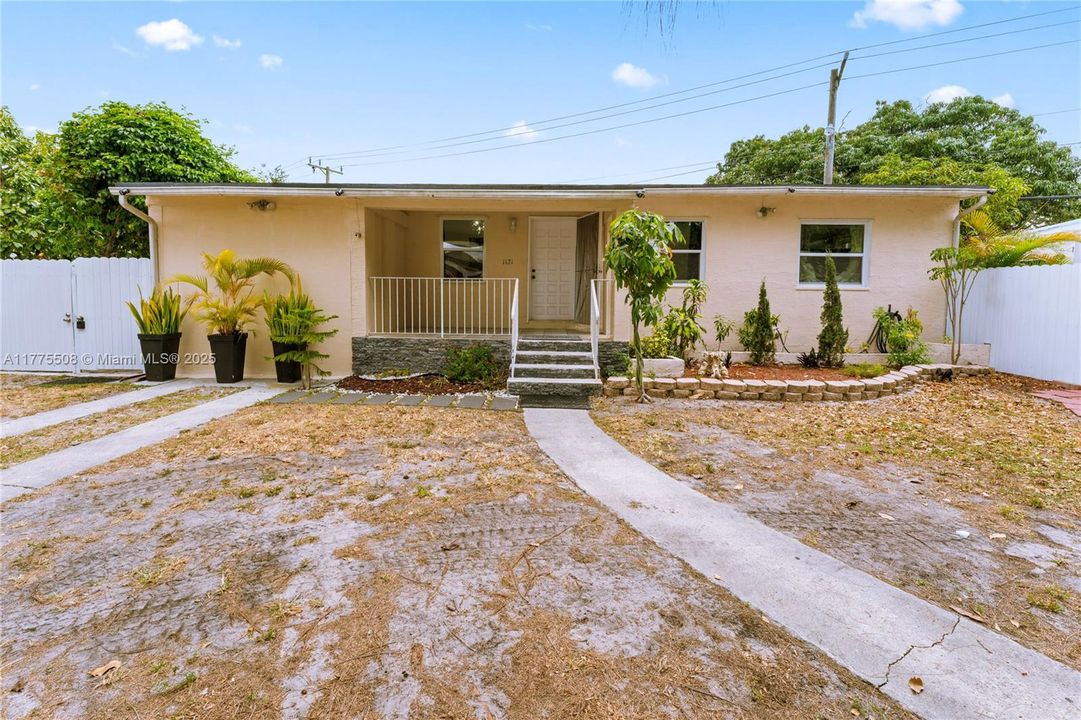 Recently Sold: $495,000 (4 beds, 2 baths, 875 Square Feet)