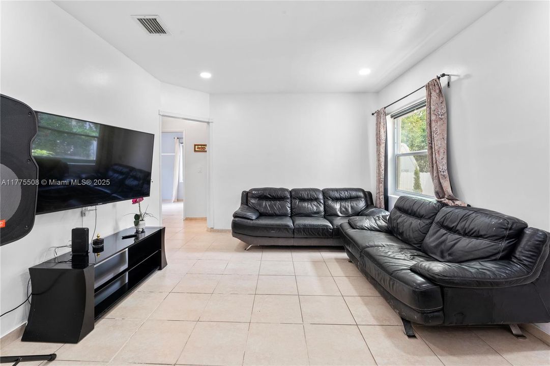 Recently Sold: $495,000 (4 beds, 2 baths, 875 Square Feet)