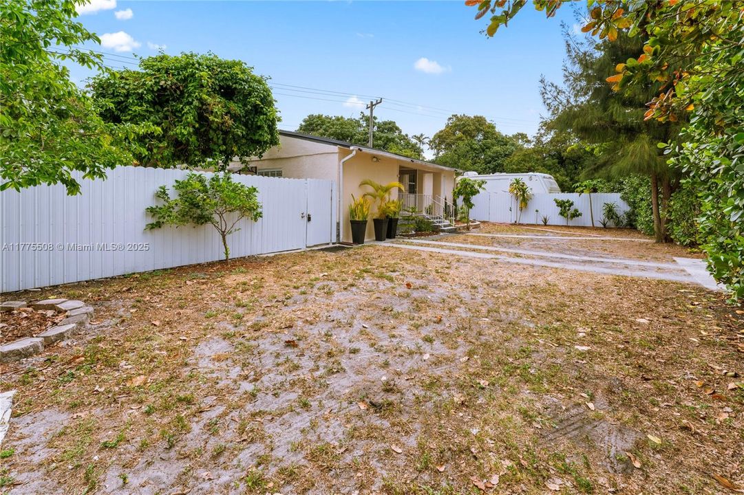 Recently Sold: $495,000 (4 beds, 2 baths, 875 Square Feet)