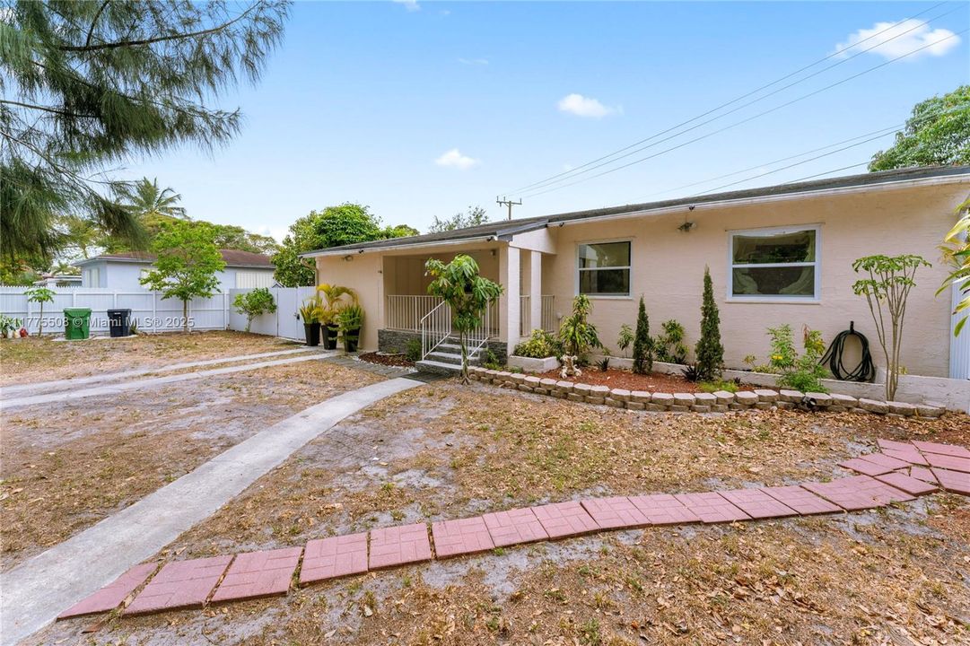 Recently Sold: $495,000 (4 beds, 2 baths, 875 Square Feet)