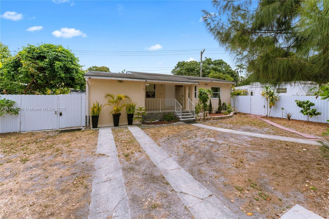 Recently Sold: $495,000 (4 beds, 2 baths, 875 Square Feet)