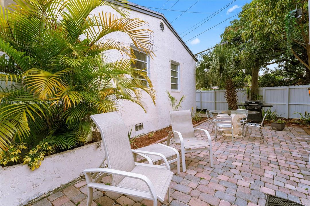 Recently Sold: $495,000 (4 beds, 2 baths, 875 Square Feet)